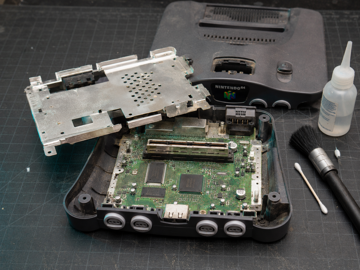Limpieza interna de una Nintendo 64